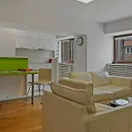 Edes Perfect Location & Modern *