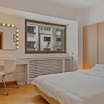 Edes Perfect Location & Modern *