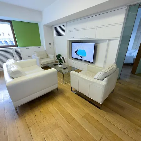 Edes Perfect Location & Modern *