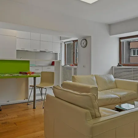 Edes Perfect Location & Modern *