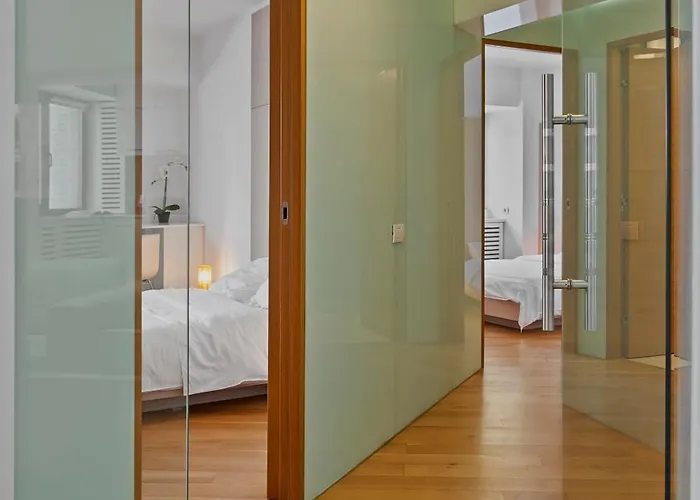 Edes Perfect Location & Modern Apartment Bucharest