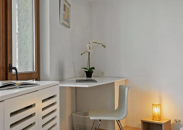 Edes Perfect Location & Modern Apartment Bucharest